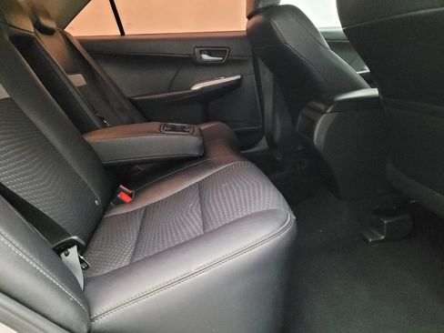 Used 2014 Toyota Camry SE image 19