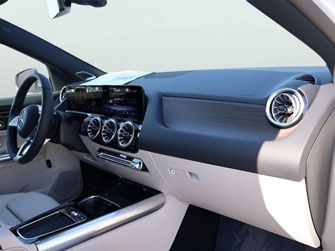 New 2026 Mercedes-Benz GLA 250 4MATIC image 11