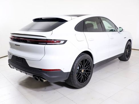 Certified 2025 Porsche Cayenne E-Hybrid Coupe AWD/4WD image 30
