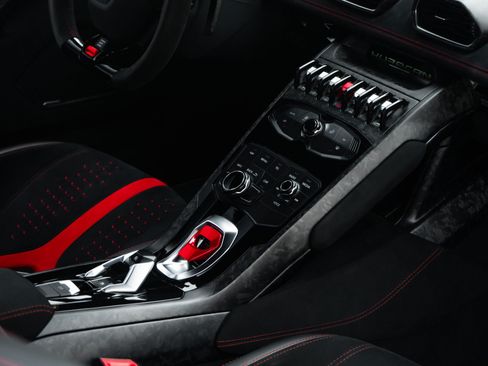 Used 2018 Lamborghini Huracan Performante AWD/4WD image 22