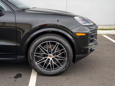 Used 2026 Porsche Cayenne image 9