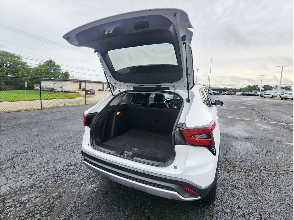 Used 2024 Chevrolet Trax LT FWD image 13
