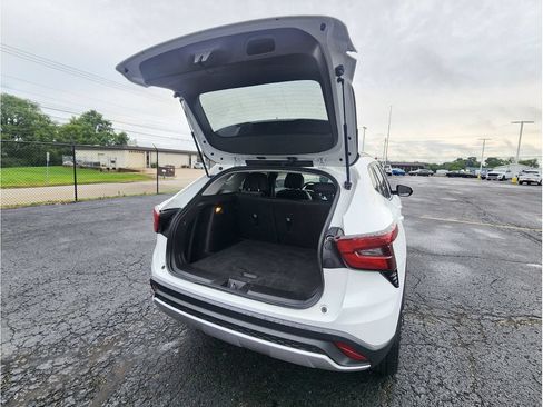 Used 2024 Chevrolet Trax LT FWD image 13