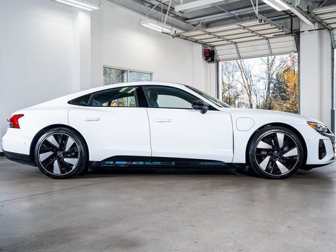 Used 2024 Audi e-tron GT Prestige image 5