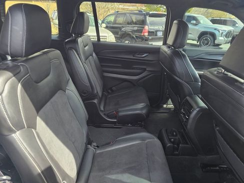 Used 2024 Jeep Grand Cherokee L Laredo image 17