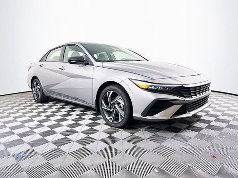 New 2025 Hyundai Elantra SEL FWD image 9