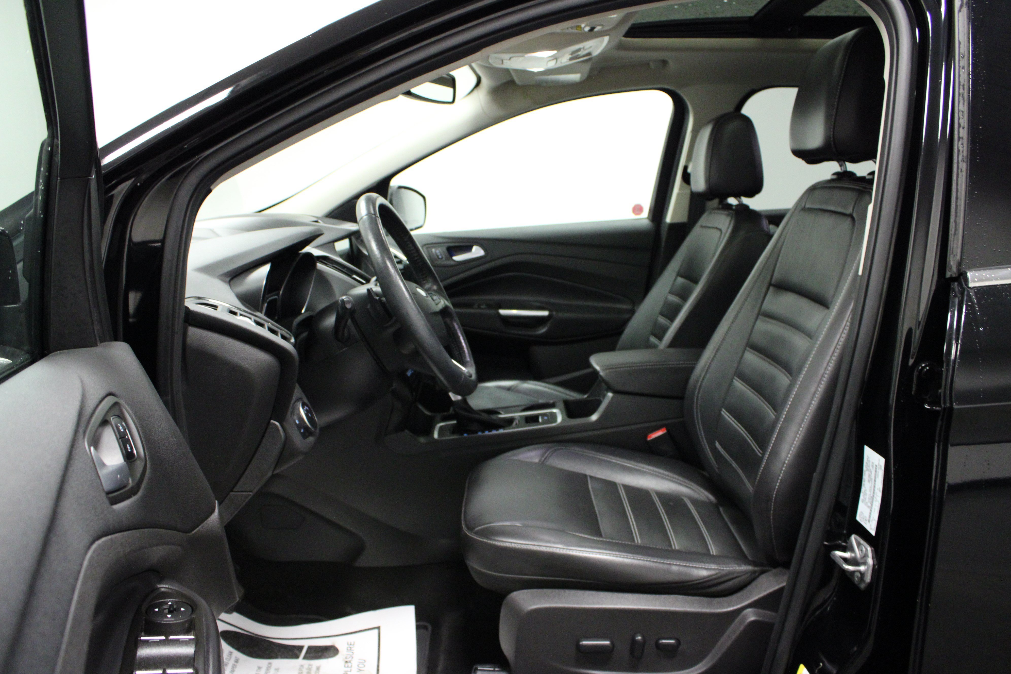 Used 2017 Ford Escape Titanium w/ Canadian Touring Package AWD/4WD image 12