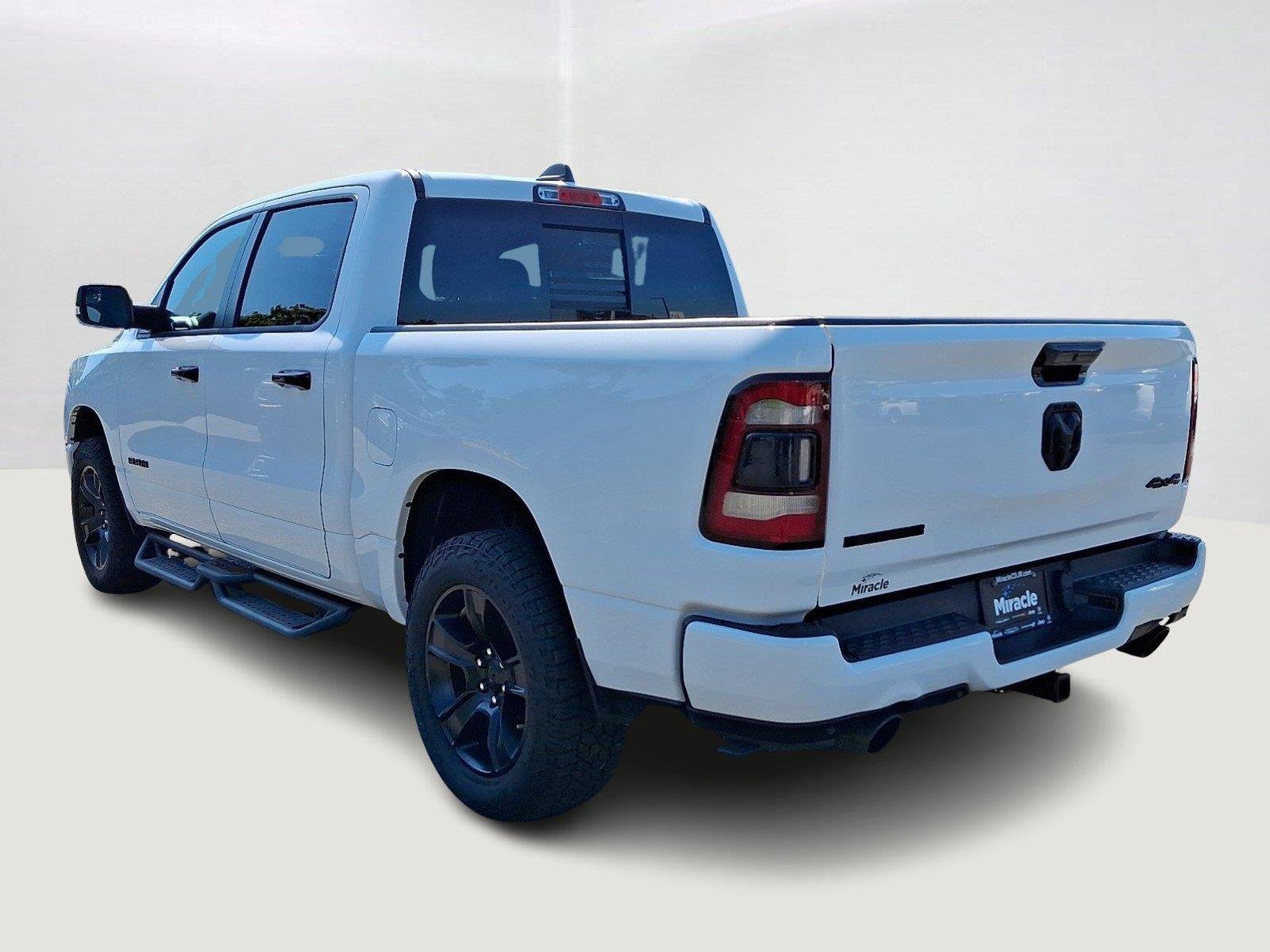 Used 2023 RAM 1500 Big Horn AWD/4WD image 4