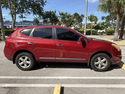 Used 2013 Nissan Rogue S w/ Special Edition Pkg FWD image 2
