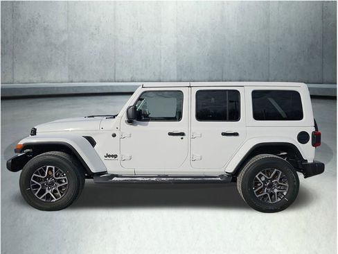 New 2026 Jeep Wrangler Unlimited Sahara AWD/4WD image 2