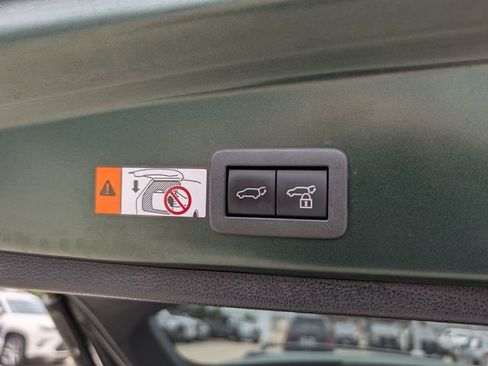 Used 2025 Toyota Corolla Cross XLE w/ Convenience Package FWD image 29