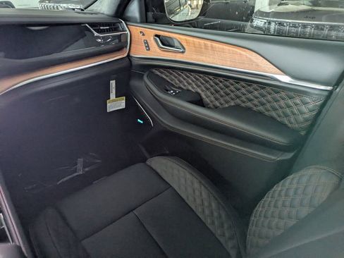 New 2025 Jeep Grand Cherokee Summit image 18