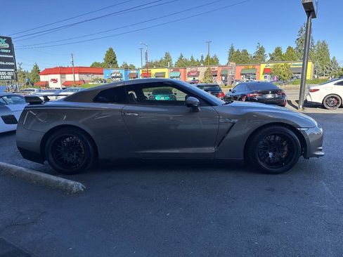 Used 2009 Nissan GT-R Premium AWD/4WD image 7