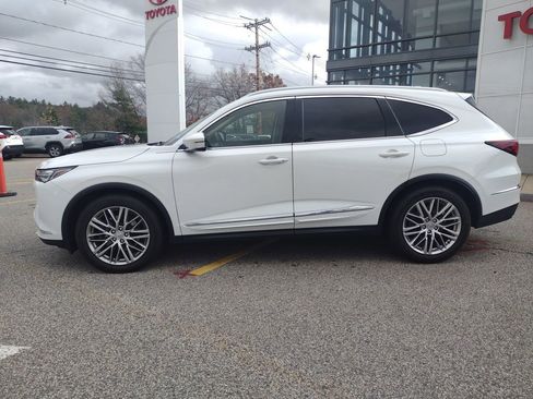 Used 2023 Acura MDX SH-AWD w/ Advance Package image 2