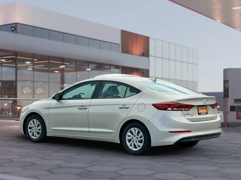 Used 2017 Hyundai Elantra SE FWD image 7