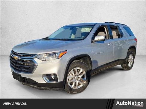 Used 2021 Chevrolet Traverse LT image 1