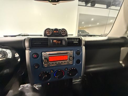 Used 2013 Toyota FJ Cruiser 4WD w/ Convenience Pkg image 42