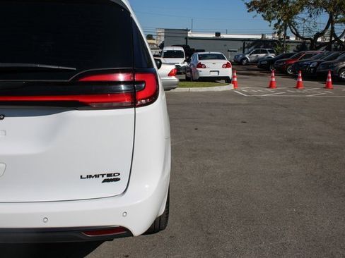 Used 2023 Chrysler Pacifica Limited w/ S Appearance Package image 54