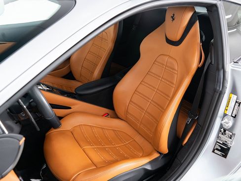 Used 2022 Ferrari Roma image 12