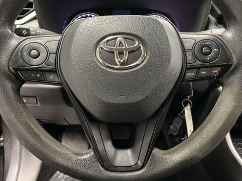 Used 2021 Toyota RAV4 LE image 13