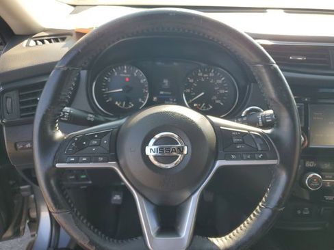 Used 2020 Nissan Rogue SV image 28