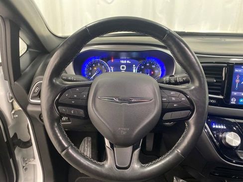 Used 2019 Chrysler Pacifica Touring-L Plus w/ S Appearance Package image 19