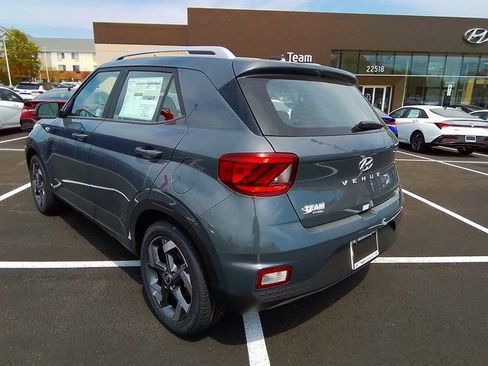 New 2025 Hyundai Venue SEL image 5