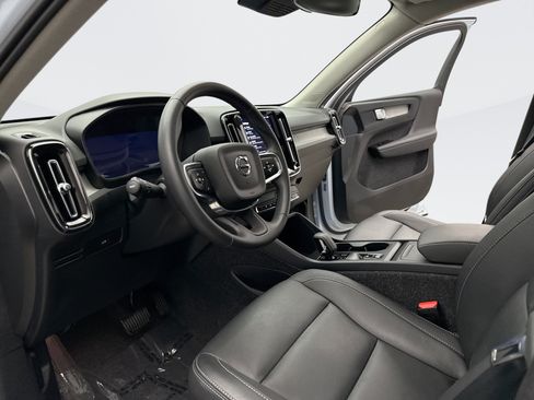 Used 2025 Volvo XC40 B5 Core AWD/4WD image 10