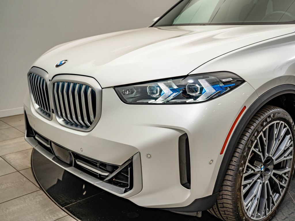 Used 2024 BMW X5 xDrive40i w/ Premium Package AWD/4WD image 3