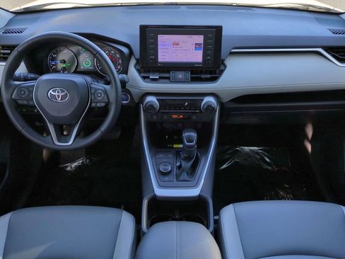 Used 2022 Toyota RAV4 XLE Premium image 15