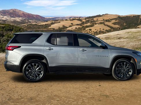 Certified 2023 Chevrolet Traverse RS image 3
