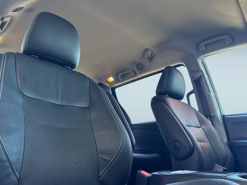 Used 2017 Toyota Sienna SE FWD image 29