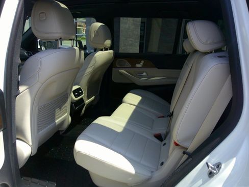 Used 2024 Mercedes-Benz GLS 450 4MATIC image 30