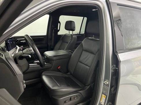 Used 2025 Chevrolet Suburban Z71 AWD/4WD image 15