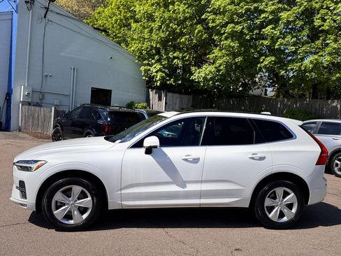 Used 2022 Volvo XC60 B5 Momentum AWD/4WD image 3