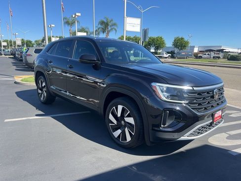 Used 2025 Volkswagen Atlas Cross Sport SE AWD/4WD image 6