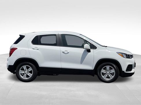 Used 2022 Chevrolet Trax LS w/ Tint and Cruise Package FWD image 4