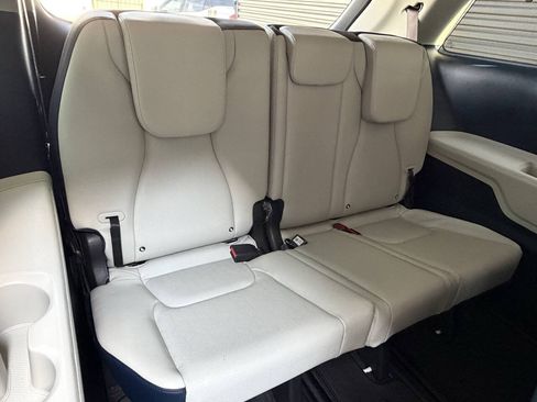 Used 2025 Kia Carnival EX FWD image 20