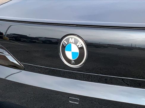 Used 2023 BMW 740i w/ Executive Package image 9