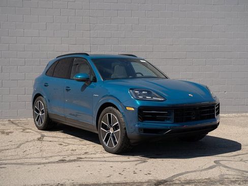 Certified 2024 Porsche Cayenne image 9