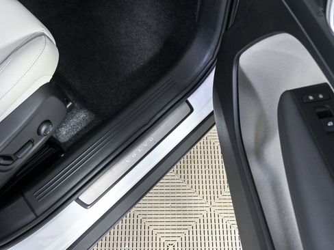 New 2026 Volvo XC40 B5 Plus w/ Protection Package Premier image 24