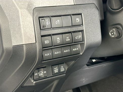 Certified 2025 Toyota 4Runner Trailhunter image 15