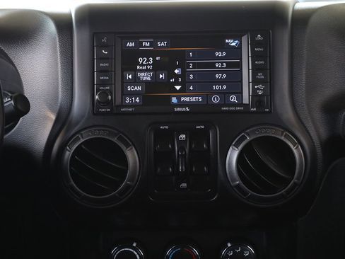 Used 2018 Jeep Wrangler Unlimited Sport image 15