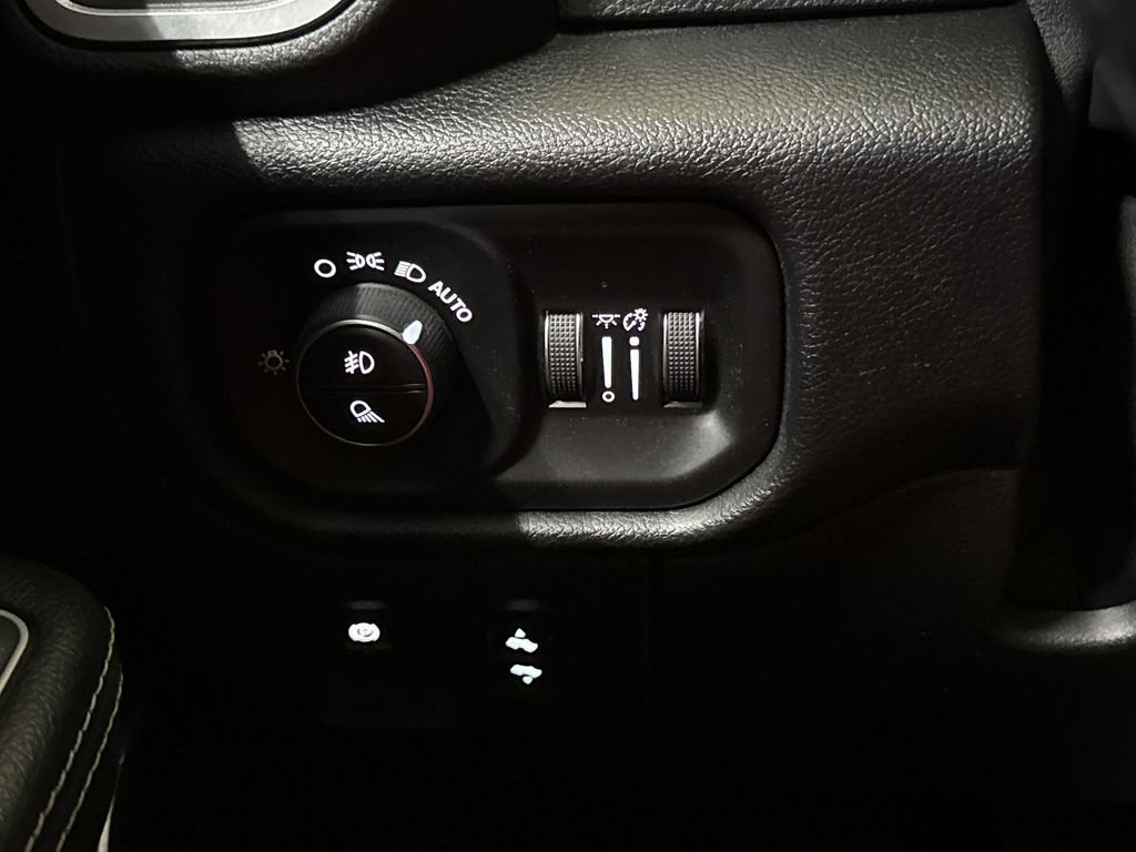 Used 2022 RAM 1500 Laramie AWD/4WD image 19