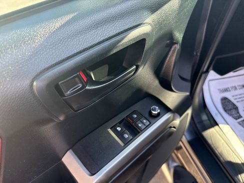 Used 2016 Toyota Tacoma SR5 w/ SR5 Appearance Package (SN) image 9