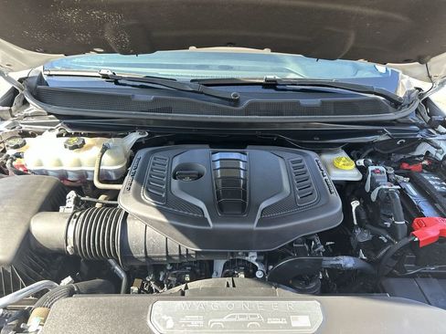 Used 2024 Jeep Wagoneer Series II w/ Flexible Seating Group image 35