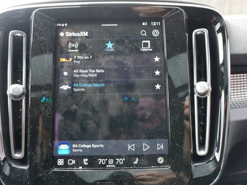 Used 2023 Volvo XC40 B4 Ultimate w/ Climate Package image 12