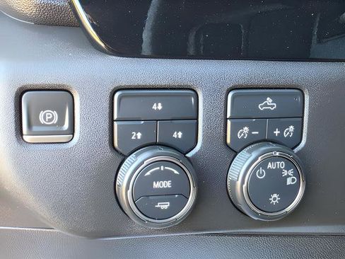 Used 2024 Chevrolet Silverado 2500 LT image 20