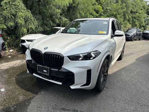 Used 2024 BMW X5 xDrive40i w/ M Sport Package AWD/4WD image 4