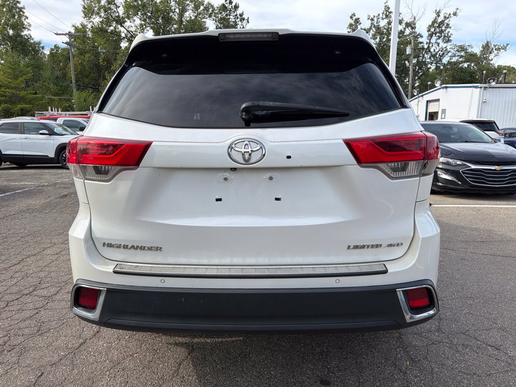 Used 2017 Toyota Highlander Limited AWD/4WD image 6